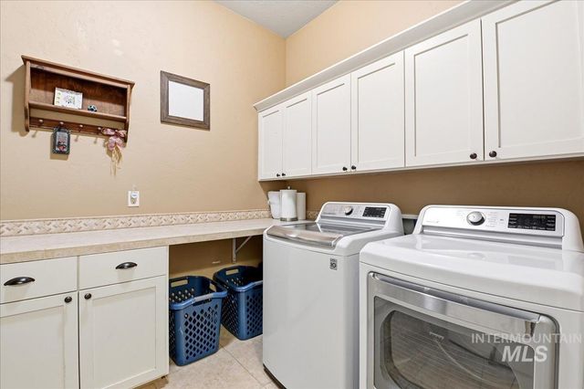 11538 W Sharpthorn Dr, Boise, ID 83709