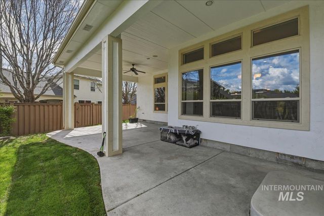 11538 W Sharpthorn Dr, Boise, ID 83709