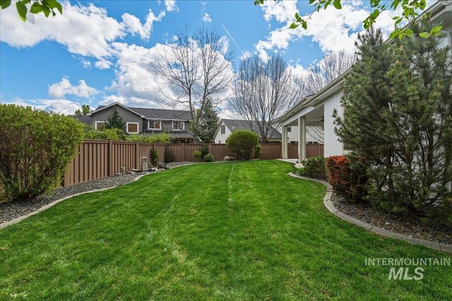 11538 W Sharpthorn Dr, Boise, ID 83709