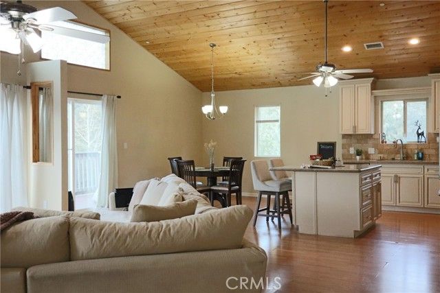 15425 Live Oak, Pine Mtn Club, CA 93222