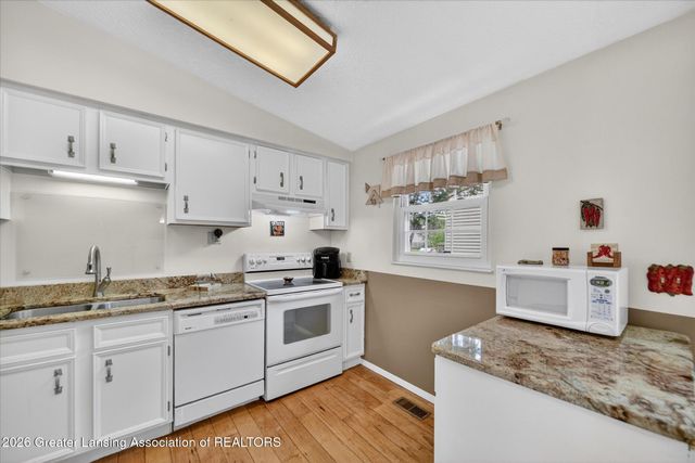 6310 Sunhollow Lane, Haslett, MI 48840