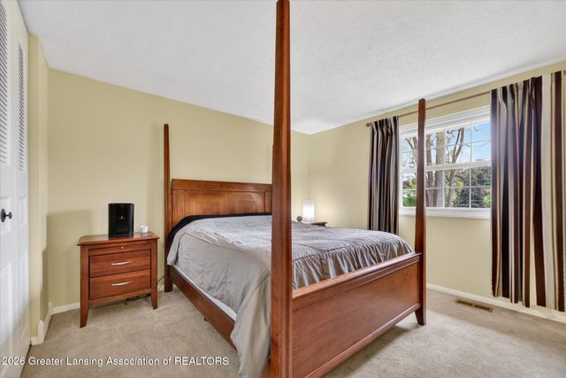 6310 Sunhollow Lane, Haslett, MI 48840