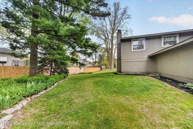 6310 Sunhollow Lane, Haslett, MI 48840