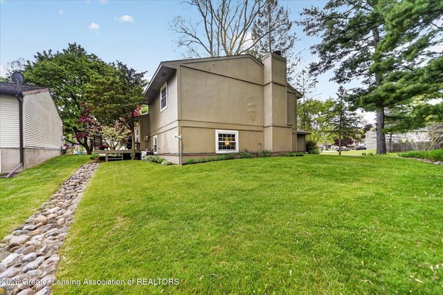 6310 Sunhollow Lane, Haslett, MI 48840