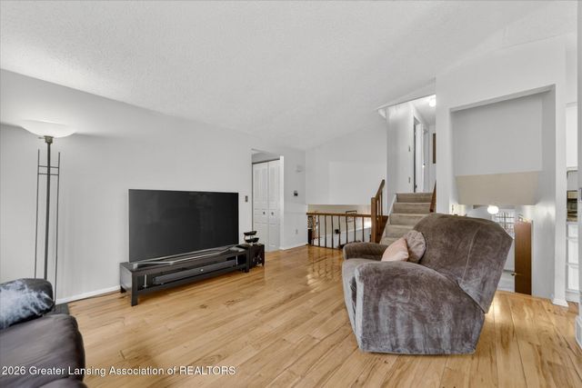 6310 Sunhollow Lane, Haslett, MI 48840