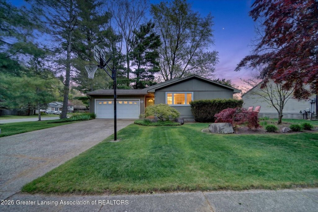 6310 Sunhollow Lane, Haslett, MI 48840
