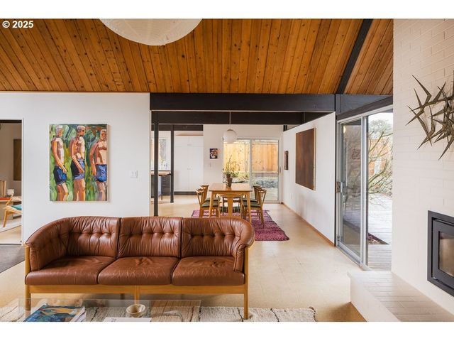 2720 Nw FOREST Ave, Beaverton, OR 97006