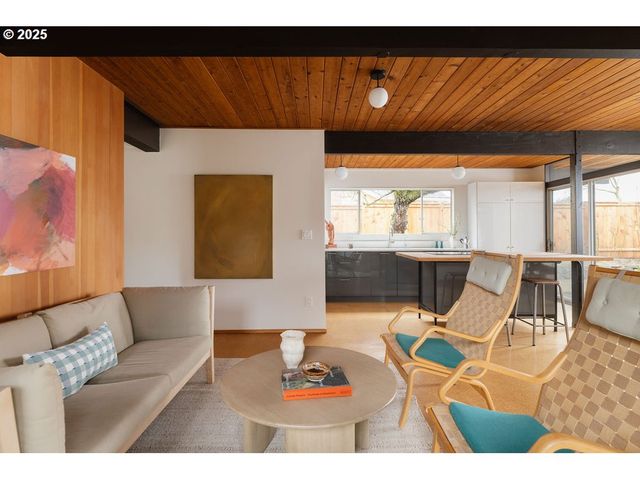 2720 Nw FOREST Ave, Beaverton, OR 97006