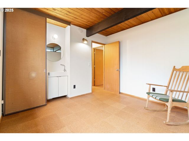 2720 Nw FOREST Ave, Beaverton, OR 97006