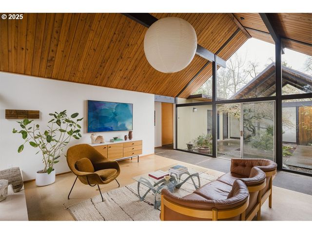 2720 Nw FOREST Ave, Beaverton, OR 97006