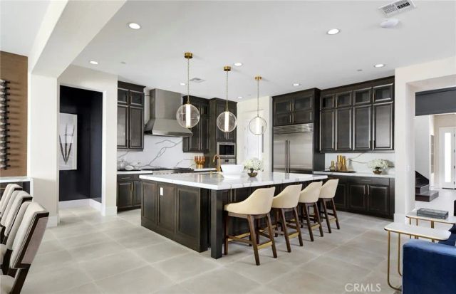 11814 Canoga Avenue, Chatsworth, CA 91311