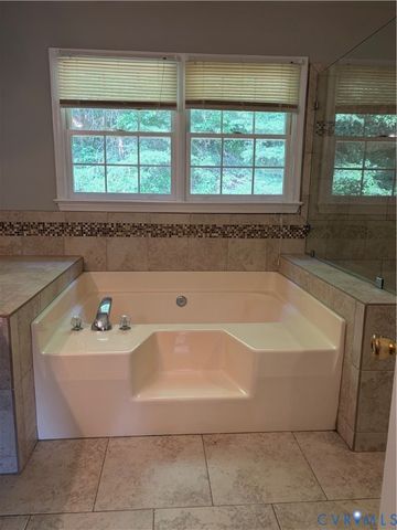 12 Wren Way Ct, Stafford, VA 22554