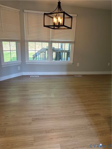 12 Wren Way Ct, Stafford, VA 22554