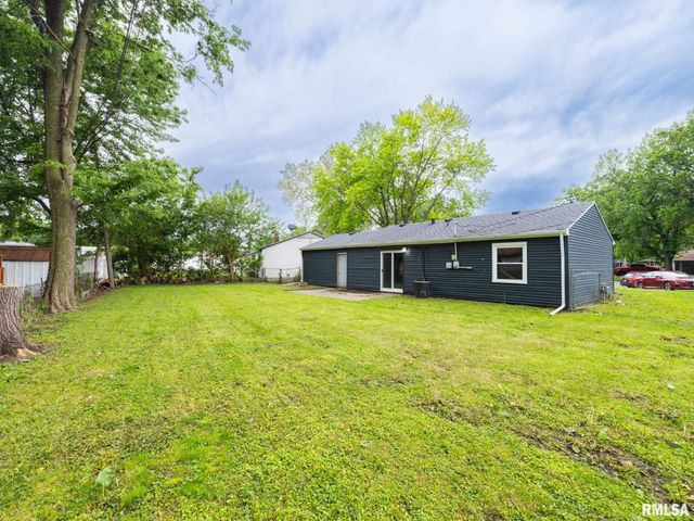 5 BRENTWOOD Court, Pekin, IL 61554
