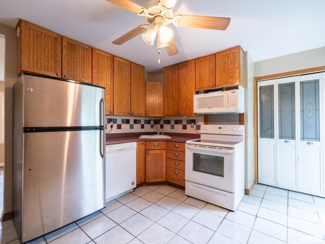 5 BRENTWOOD Court, Pekin, IL 61554