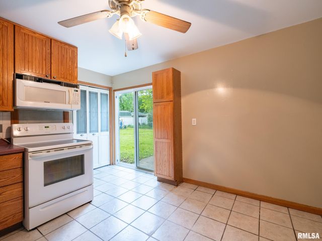 5 BRENTWOOD Court, Pekin, IL 61554
