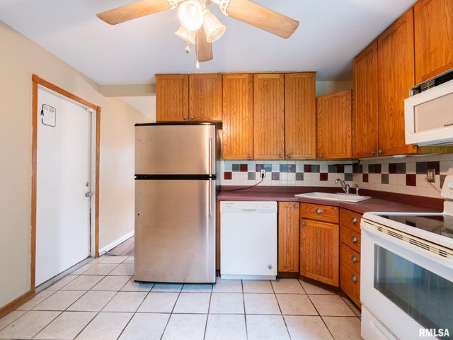 5 BRENTWOOD Court, Pekin, IL 61554