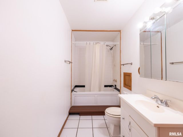 5 BRENTWOOD Court, Pekin, IL 61554