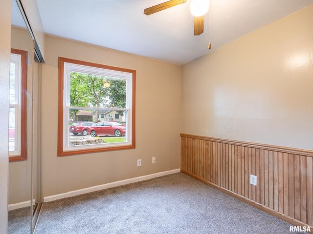 5 BRENTWOOD Court, Pekin, IL 61554