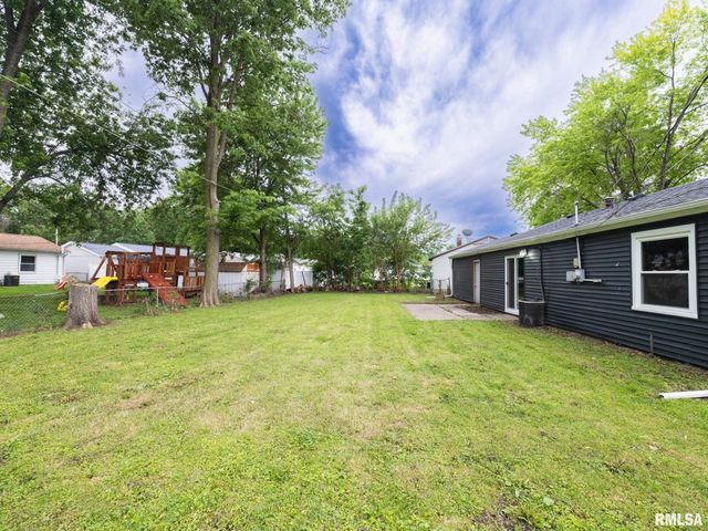 5 BRENTWOOD Court, Pekin, IL 61554