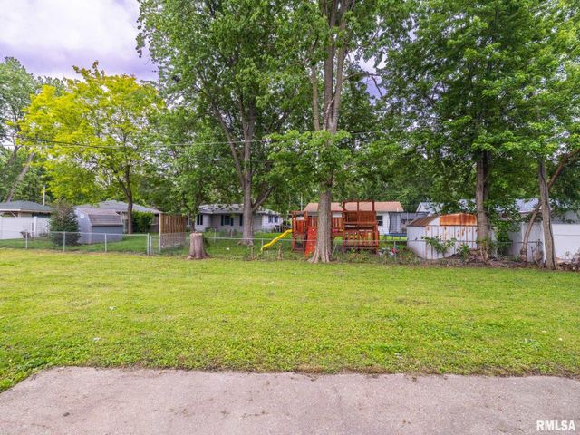 5 BRENTWOOD Court, Pekin, IL 61554