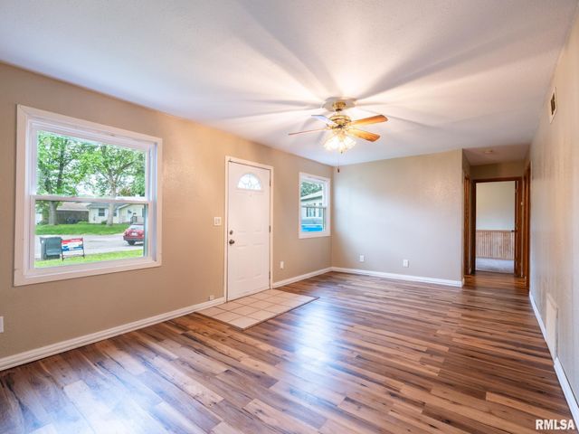 5 BRENTWOOD Court, Pekin, IL 61554