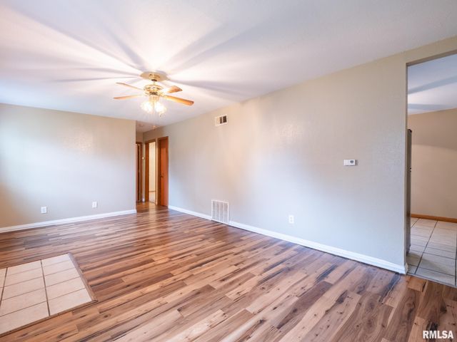 5 BRENTWOOD Court, Pekin, IL 61554