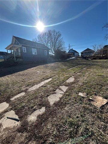 2332 Lister Avenue, Kansas City, MO 64127