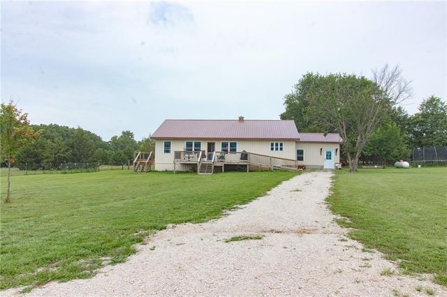 810 SW 1101 Road, Holden, MO 64040