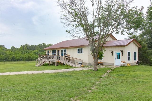 810 SW 1101 Road, Holden, MO 64040