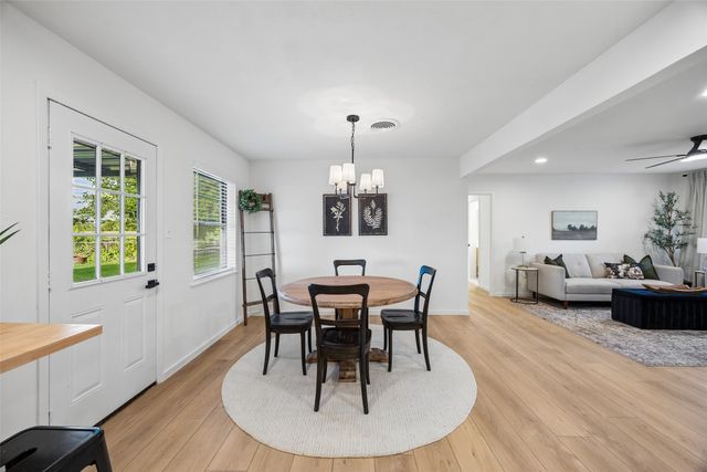 104 E Oak Street, Gunter, TX 75058