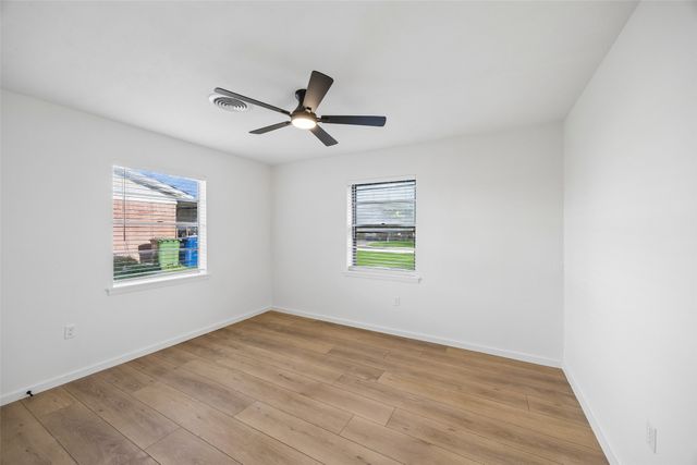 104 E Oak Street, Gunter, TX 75058