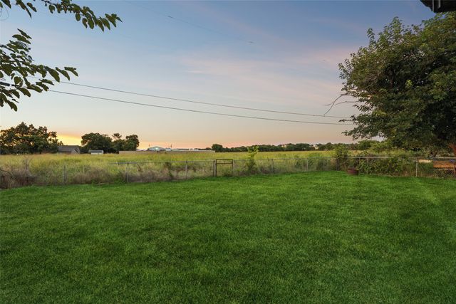 104 E Oak Street, Gunter, TX 75058