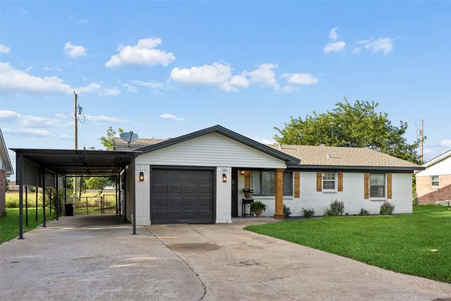 104 E Oak Street, Gunter, TX 75058