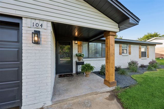 104 E Oak Street, Gunter, TX 75058