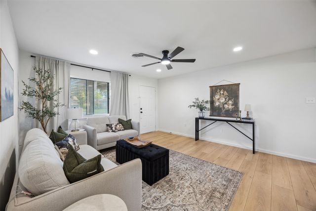 104 E Oak Street, Gunter, TX 75058