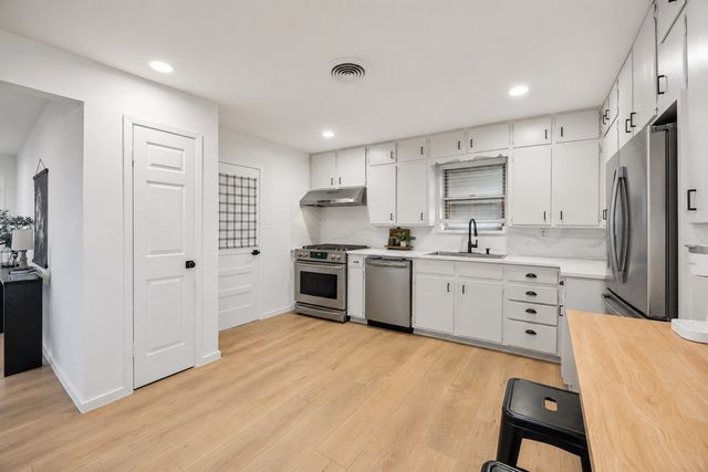 104 E Oak Street, Gunter, TX 75058