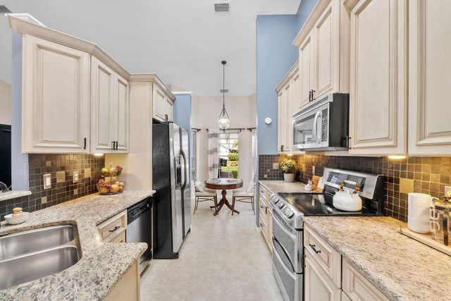 364 Park Forest Way, Wellington, FL 33414