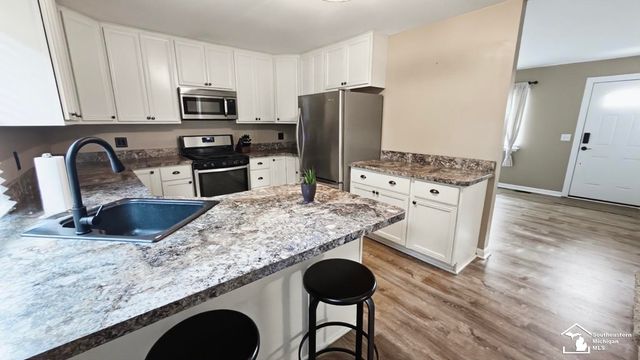 11042 Katherine Street, Taylor, MI 48180