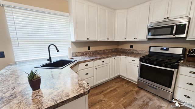 11042 Katherine Street, Taylor, MI 48180