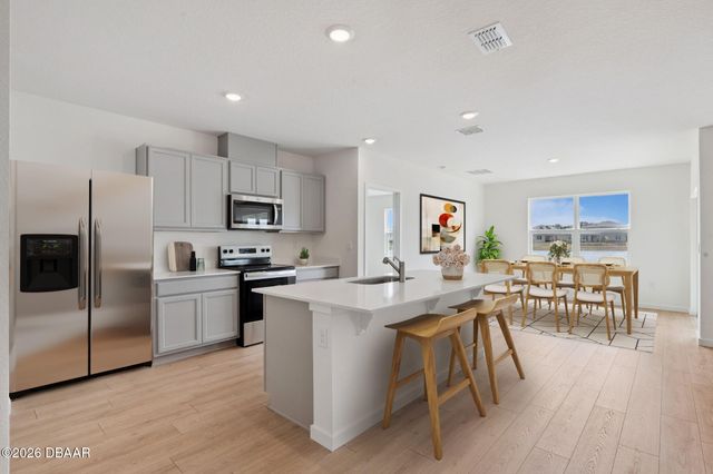 996 Champion Ridge Drive, Daytona Beach, FL 32124