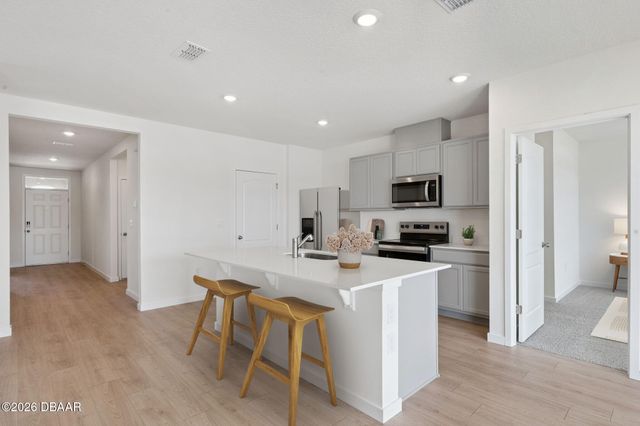 996 Champion Ridge Drive, Daytona Beach, FL 32124