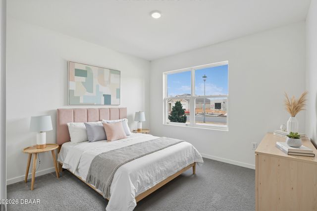 996 Champion Ridge Drive, Daytona Beach, FL 32124