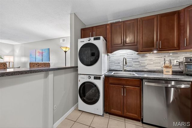 2844 Blackforest Drive C, St Louis, MO 63129