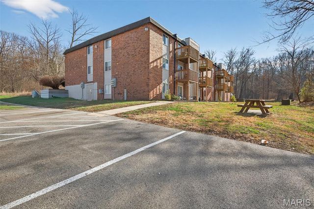 2844 Blackforest Drive C, St Louis, MO 63129