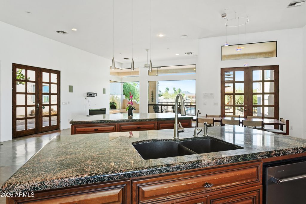 Image 13 of property listing at 15442 N 11TH Street, Phoenix, AZ 85022