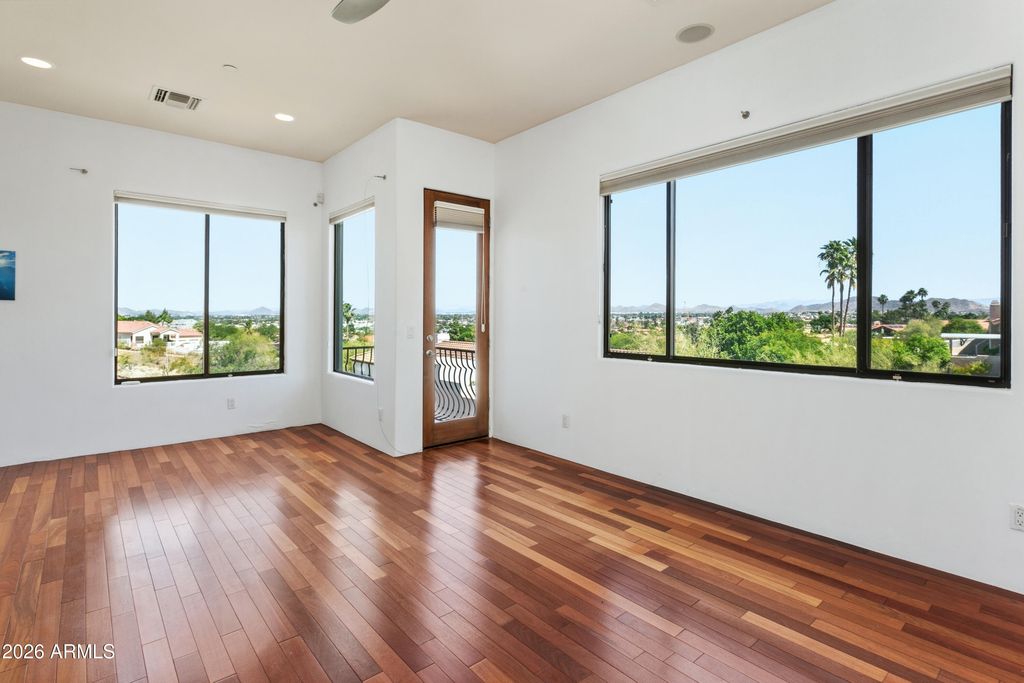 Image 26 of property listing at 15442 N 11TH Street, Phoenix, AZ 85022