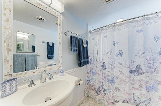 817 HARBOR DRIVE S, Venice, FL 34285