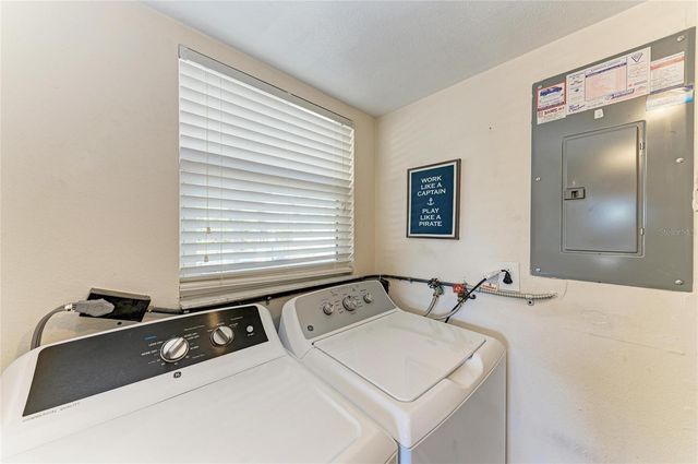 817 HARBOR DRIVE S, Venice, FL 34285