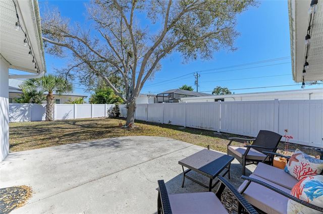 817 HARBOR DRIVE S, Venice, FL 34285